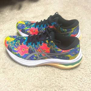 Great used condition-ASICS Women's GT-2000 11 LITE-Show Running Shoes. 7.5